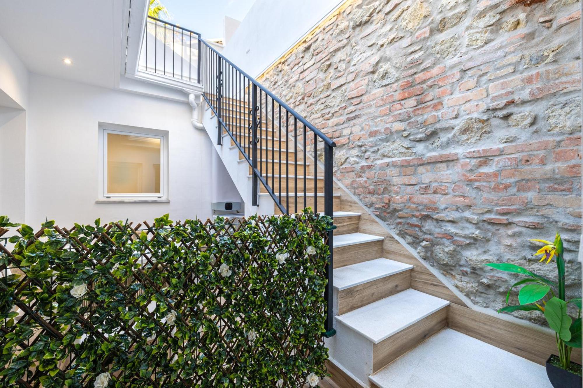 Bright Renovated -terrace -1bedroom 1bath